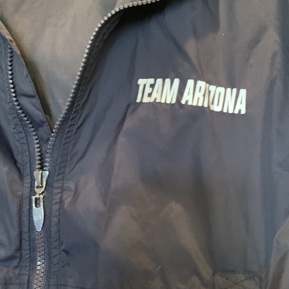 Navy blue hooded windbreaker full zip with zipper pockets. - Picture 2 of 6